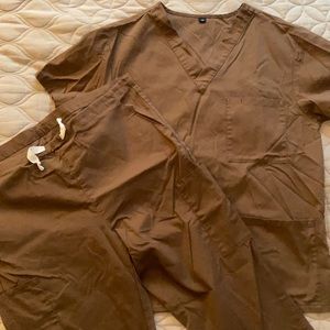 Canada Goose brown scrub set